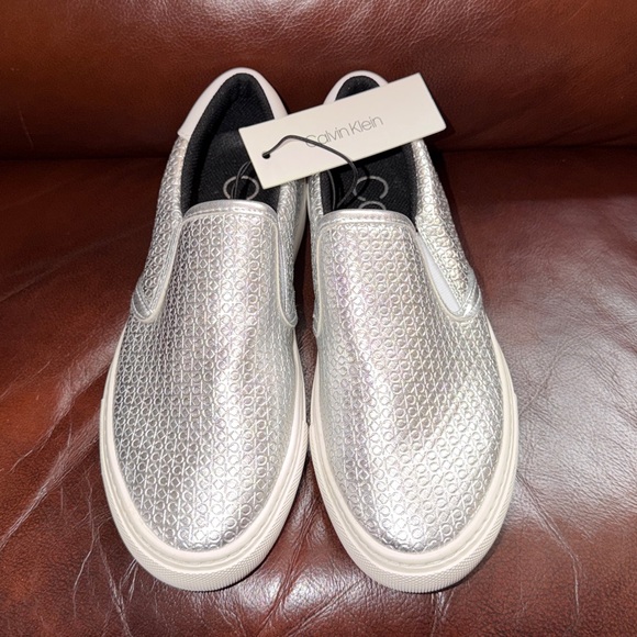 🔥🔥🔥NEW Calvin Klein Silver Logos Slip On Sneakers Size 7 - Picture 4 of 9